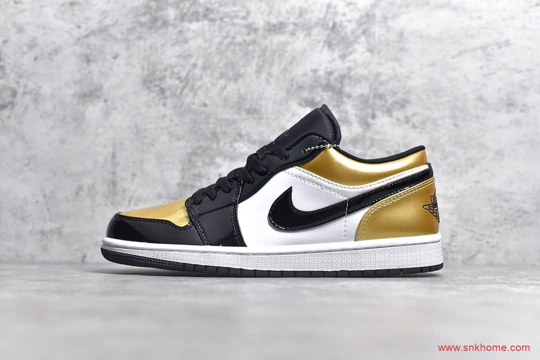 复刻球鞋 OG版本公司级AJ1低帮板鞋 Air Jordan 1 Low 乔1 低帮板鞋 “黑金脚趾” 货号：CQ9447-700