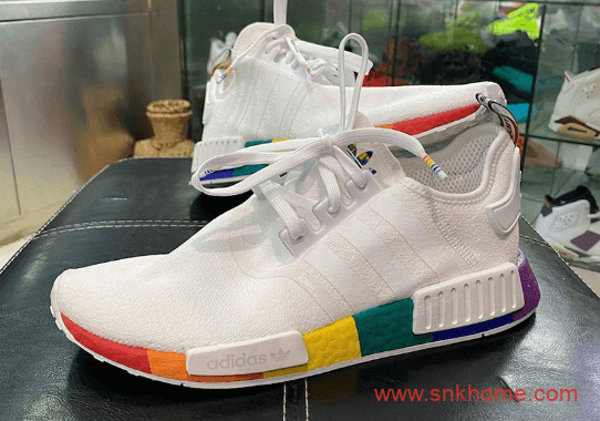 阿迪达斯彩虹底 adidas NMD R1 Pride发售价格 货号FY9024 