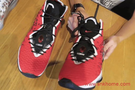 詹姆斯十七代复古红白篮球鞋 LeBron 17 “Uptempo” 货号BQ3177-601