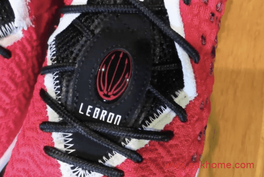 詹姆斯十七代复古红白篮球鞋 LeBron 17 “Uptempo” 货号BQ3177-601