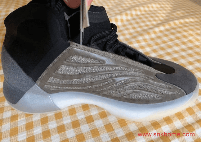 侃爷上脚椰子篮球鞋 adidas Yeezy Quantum “Barium”黑白配色3M反光  货号：EG1536