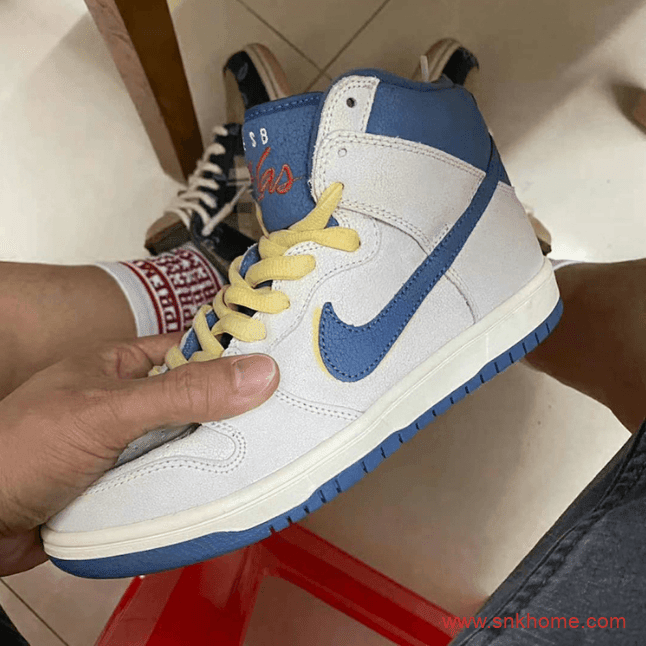 Nike SB系列与知名滑板店铺联名高帮灰蓝黄色鞋带配色