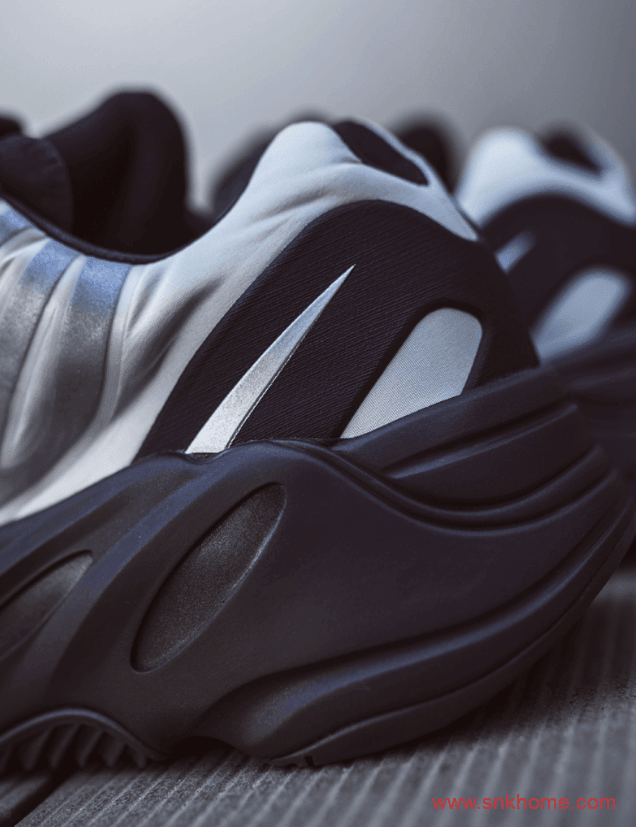 夏季透气椰子系列 Yeezy 700 MNVN骨白开箱测评 货号：FY3729