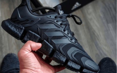 adidas Climacool Vento “Triple Black” 阿迪达斯清风系列毛毛虫跑鞋黑武士 货号：FX7841