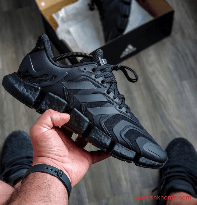 adidas Climacool Vento “Triple Black” 阿迪达斯清风系列毛毛虫跑鞋黑武士 货号：FX7841