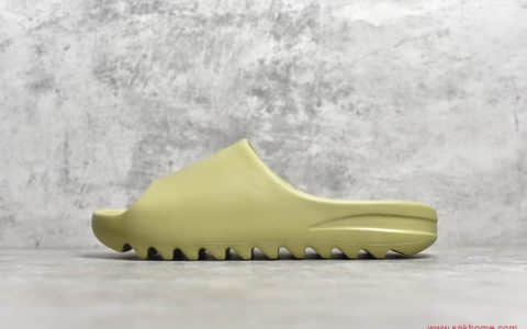 阿迪达斯椰子拖鞋 adidas Originals Yeezy Slide “Bone” 阿迪达斯椰子拖鞋绿豆 货号：FX0494