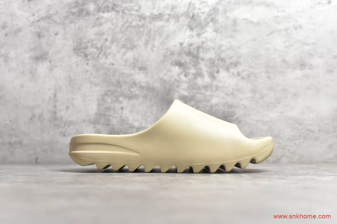 椰子拖鞋骨白配色 adidas Originals Yeezy Slide “Bone”正品椰子拖鞋 货号：FW6345-潮流者之家