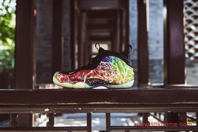 Nike Air Foamposite One “Black Aurora” 耐克极光喷泡 耐克皇家蓝渐变喷泡发售日期 货号：CN0055-001