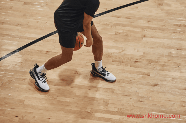 UA Curry 7黑白配色实战篮球鞋 库里7代战靴最后一款配色即将发售
