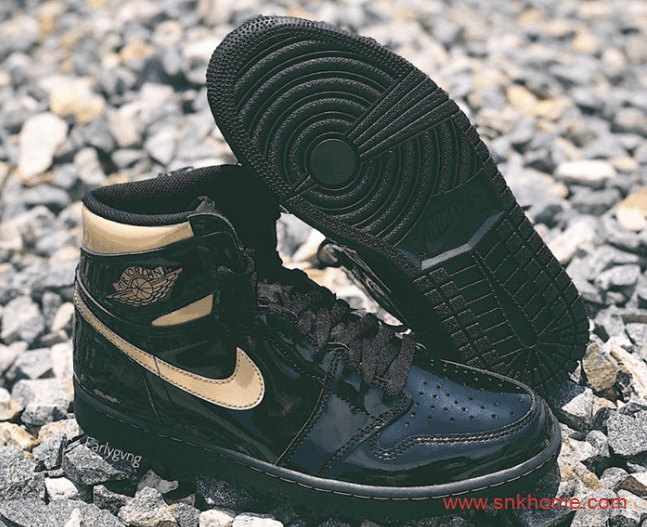 Air Jordan 1 High OG “Metallic Gold” 高规格AJ1高帮黑金实物图首次曝光 货号：555088-032