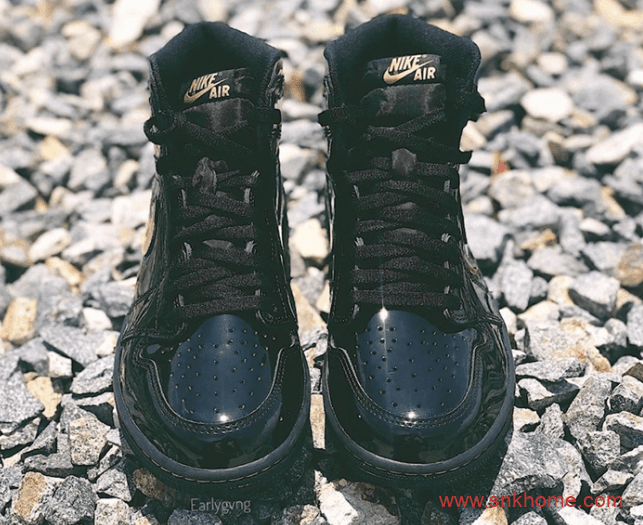 Air Jordan 1 High OG “Metallic Gold” 高规格AJ1高帮黑金实物图首次曝光 货号：555088-032