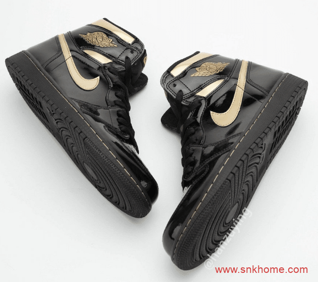 AJ1黑金漆皮高帮经典低调奢华 Air Jordan 1 High OG “Black/Metallic Gold” 货号：555088-032