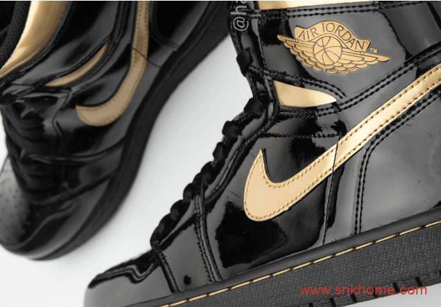 AJ1黑金漆皮高帮经典低调奢华 Air Jordan 1 High OG “Black/Metallic Gold” 货号：555088-032