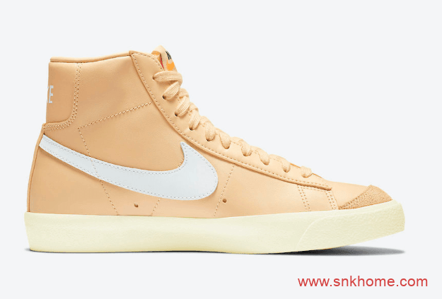 耐克开拓者高帮女子米黄色板鞋 Nike Blazer Mid'77 少女感爆棚女子耐克板鞋发售日期 货号：CZ1055-700
