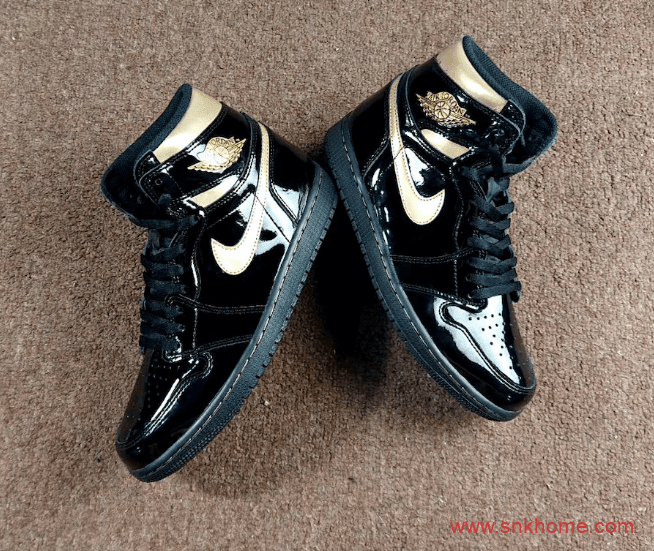 黑金漆皮质感超强 Air Jordan 1 High OG AJ漆皮黑金高帮发售日期 货号：555088-032