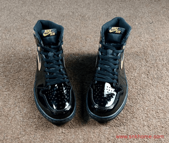 黑金漆皮质感超强 Air Jordan 1 High OG AJ漆皮黑金高帮发售日期 货号：555088-032