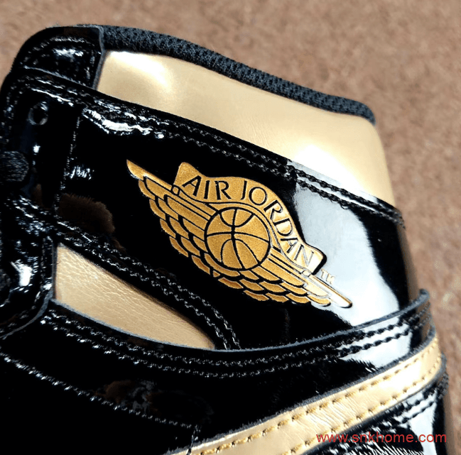 黑金漆皮质感超强 Air Jordan 1 High OG AJ漆皮黑金高帮发售日期 货号：555088-032