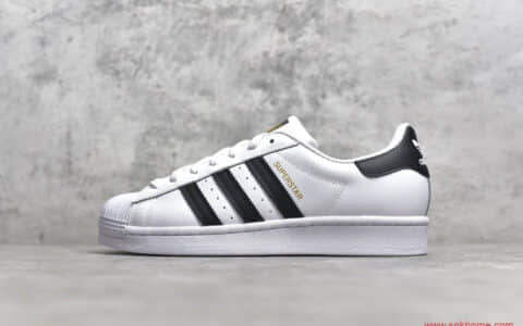 Adidas superstar 虎扑版本阿迪达斯三叶草贝壳头金标黑白板鞋 货号：EG4958