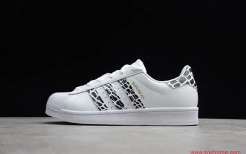 阿迪达斯贝壳头奶牛纹小白鞋 Adidas Originals Superstar 货号：FV3452