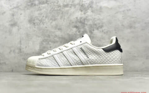 阿迪达斯贝壳头夜光 adidas Superstar x Atmos 贝壳头白蛇3M反光 货号：FY5253