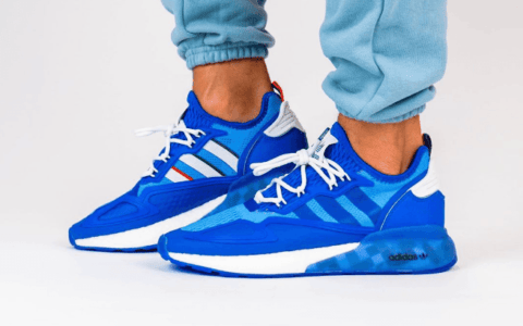 阿迪达斯ZX 2K顶级电竞主播联名Ninja x adidas ZX 2K Boost 阿迪达斯蓝色跑鞋上脚图 货号：FZ1883