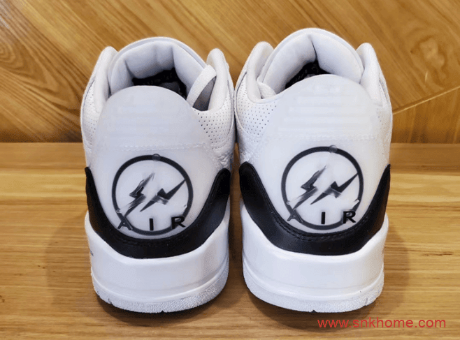 AJ3藤原浩联名最新实物图 Fragment x Air Jordan 3 SP AJ3闪电白黑球鞋规格极高 货号：DA3595-100