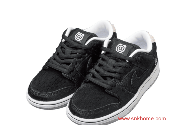 耐克积木熊联名黑色马毛 Medicom Toy x Nike SB Dunk Low “BE@RBRICK”积木熊 Dunk SB Low 货号：CZ5127-001