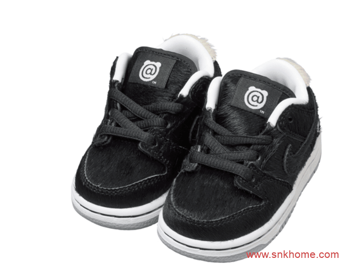 耐克积木熊联名黑色马毛 Medicom Toy x Nike SB Dunk Low “BE@RBRICK”积木熊 Dunk SB Low 货号：CZ5127-001