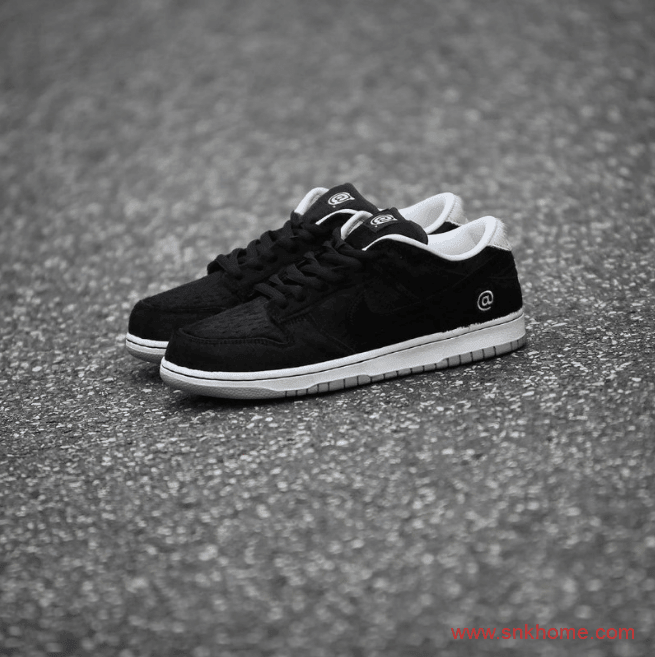 耐克Dunk积木熊亲子鞋 Medicom Toy x Nike SB Dunk Low “BE@RBRICK” 王一博同款耐克Dunk 货号：CZ5127-001