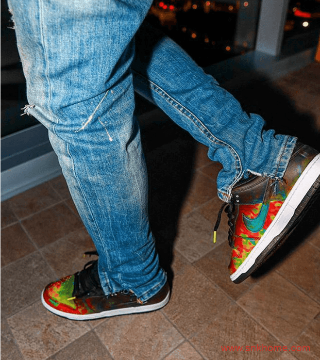 耐克Dunk SB热成像低帮黑色板鞋 Civilist x Nike SB Dunk Low联名款摩擦就能变色上脚图 货号：CZ5123-001