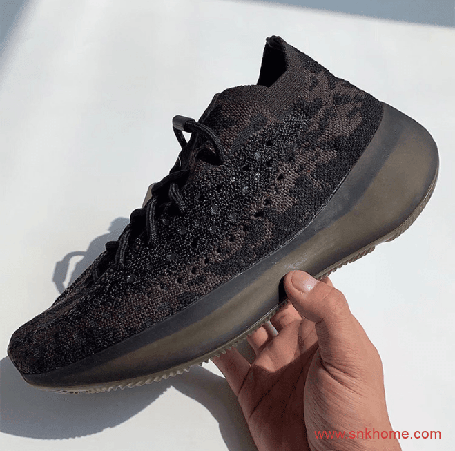 椰子380纯黑黑武士还有满天星版本 adidas Yeezy Boost 380 “Onyx”椰子380黑色发售日期 货号：FZ1270