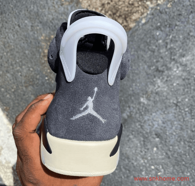 很像AJ6 PSG大巴黎的一款AJ6黑灰配色登场 Air Jordan 6 WMNS “Smoke Grey”发售日期 货号：CK6635-001