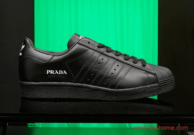 阿迪达斯贝壳头普拉达联名 PRADA x adidas Superstar “Core Black” 贝壳头黑色白色板鞋 货号：FW6679