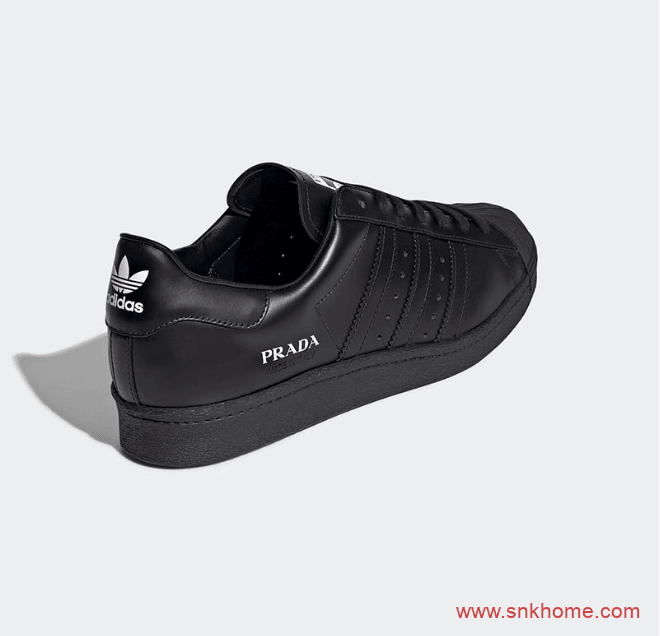 阿迪达斯贝壳头普拉达联名 PRADA x adidas Superstar “Core Black” 贝壳头黑色白色板鞋 货号：FW6679