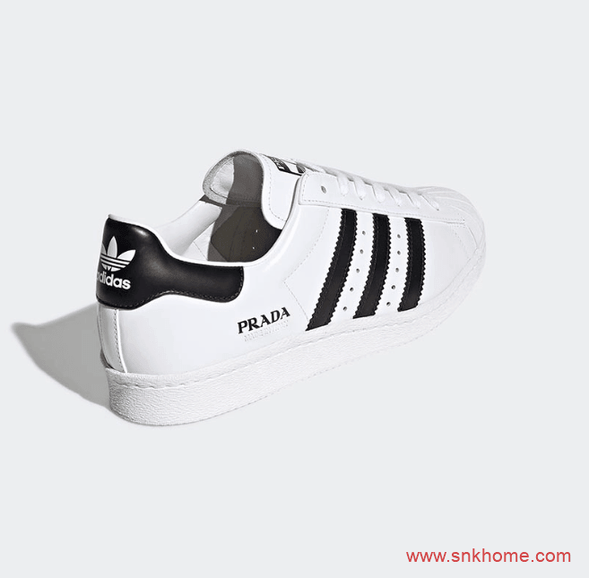 阿迪达斯贝壳头普拉达联名 PRADA x adidas Superstar “Core Black” 贝壳头黑色白色板鞋 货号：FW6679