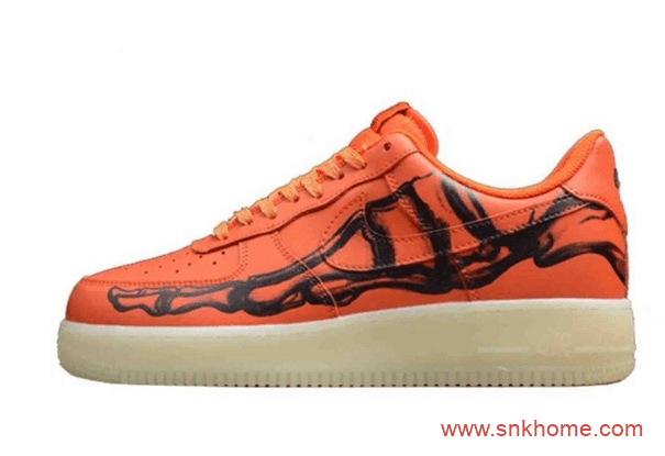 耐克空军一号万圣节限定 Nike Air Force 1 “Skeleton Orange” 空军夜光底耐克万圣节 货号：CU8067-800