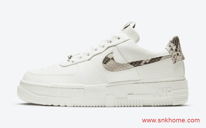 耐克空军蛇纹钩白色鞋面低帮新款 Nike Air Force 1 Pixel 新成员耐克空军鸳鸯设计 货号：CV8481-101