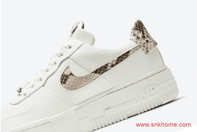 耐克空军蛇纹钩白色鞋面低帮新款 Nike Air Force 1 Pixel 新成员耐克空军鸳鸯设计 货号：CV8481-101