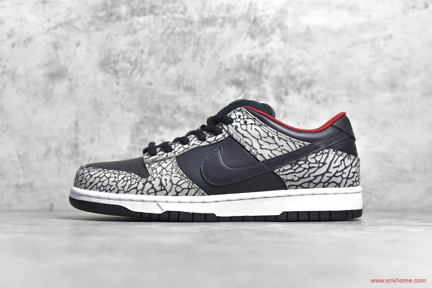 耐克Dunk SB黑水泥爆裂纹 Superme ×NIKE Dunk SB Low NYC 耐克黑色低帮板鞋 货号：304292-001