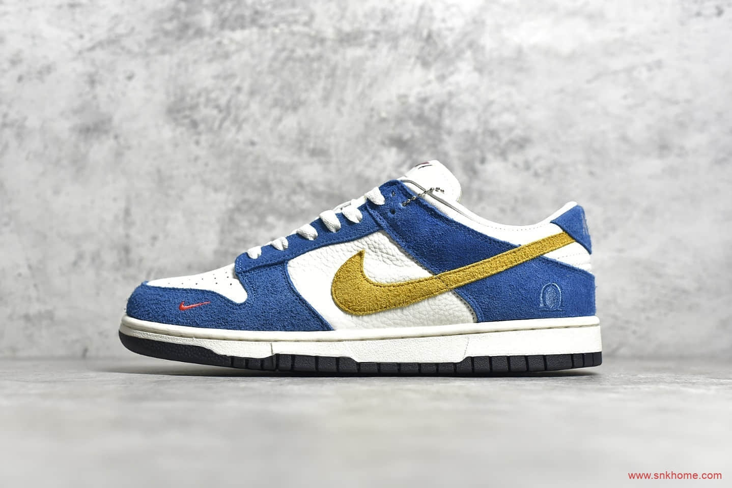 耐克Dunk Kasina联名 Kasina x NIKE Dunk Low " 80s Bus " 耐克Dunk韩国限定白蓝麂皮低帮 货号：CZ6501-100