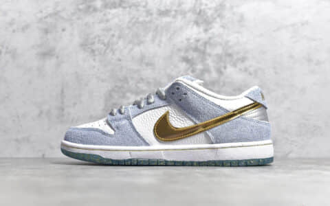 耐克SB Dunk冰雪奇缘 Sean Cliver x NIKE SB Dunk Low Pro QS 耐克联名款滑板鞋 货号：DC9936-100