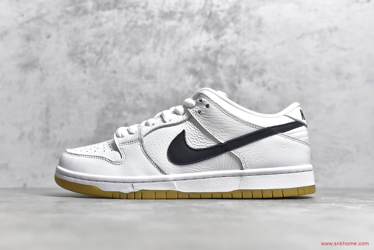 耐克DUNK SB白黑色低帮 NIKE SB Dunk Low Pro ISO 黑白经典低帮板鞋 货号：CD2563-100