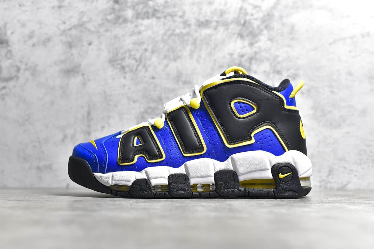 耐克皮蓬初代蓝黑色大AIR球鞋 NIKE WMNS Air More Uptempo GSBarely Green0 耐克皮蓬百搭休闲球鞋 货号：DC7300-400