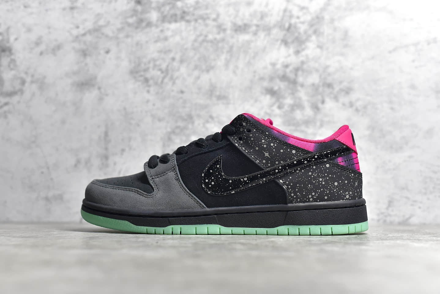 耐克Dunk SB北极光 Premier x NIKE SB Dunk Low 耐克Dunk黑红色低帮 货号：724183-063