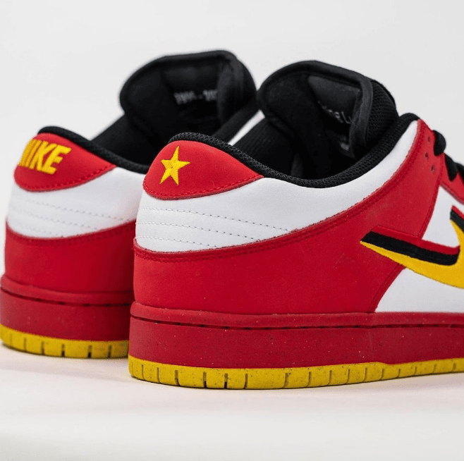 耐克Dunk SB越南建厂25周年 Nike SB Dunk Low “Vietnam” 耐克Dunk SB黑白红低帮板鞋 货号：309242-307