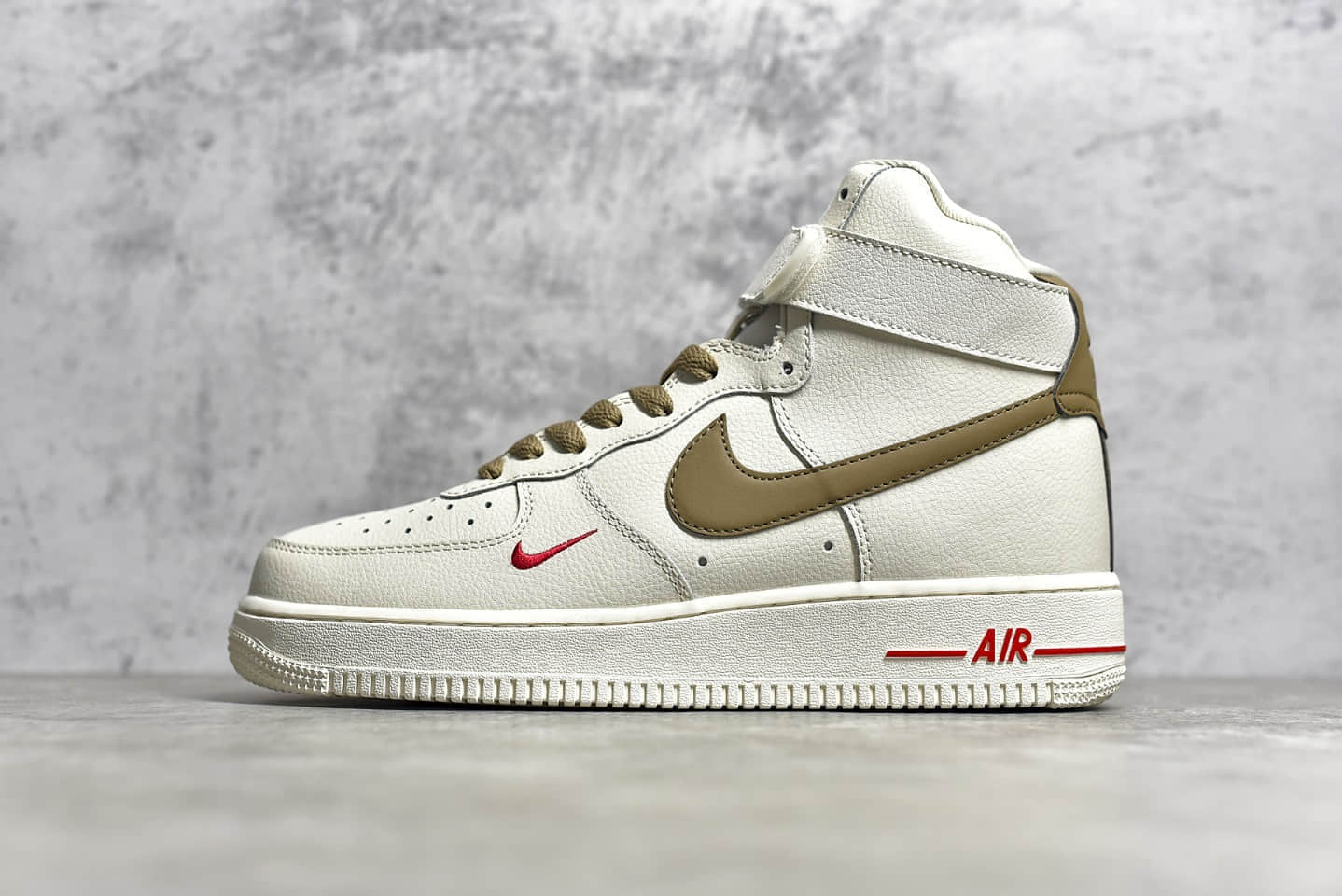 耐克空军奶咖高帮CJ纯原版本供应 NIKE Air Force 1 MID 空军中帮 耐克高帮休闲板鞋 货号：808788-995