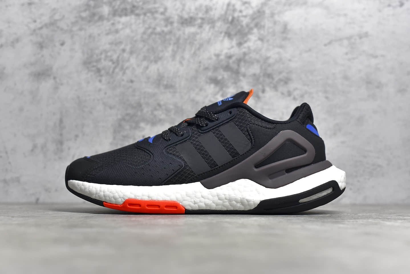 阿迪达斯夜行者二代BOOST跑鞋 Adidas Day Jogger 夜行者二代黑色高弹跑鞋 货号：FW4818