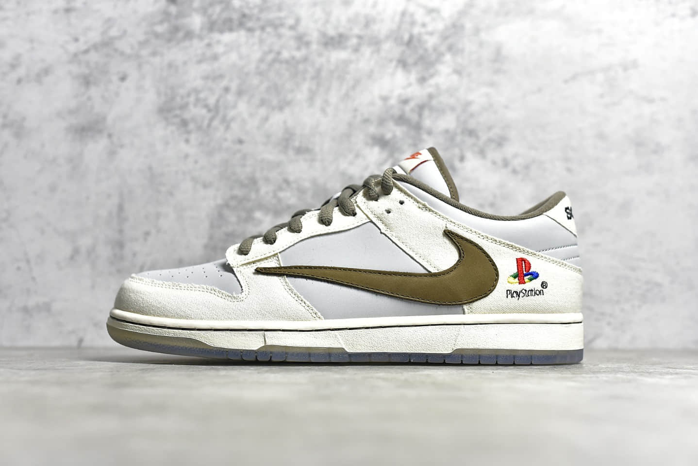 耐克Dunk SB斯科特联名倒钩低帮 TS x PlayStation x NIKE SB Dunk PS5 耐克Dunk倒钩低帮 货号：DA1638-100