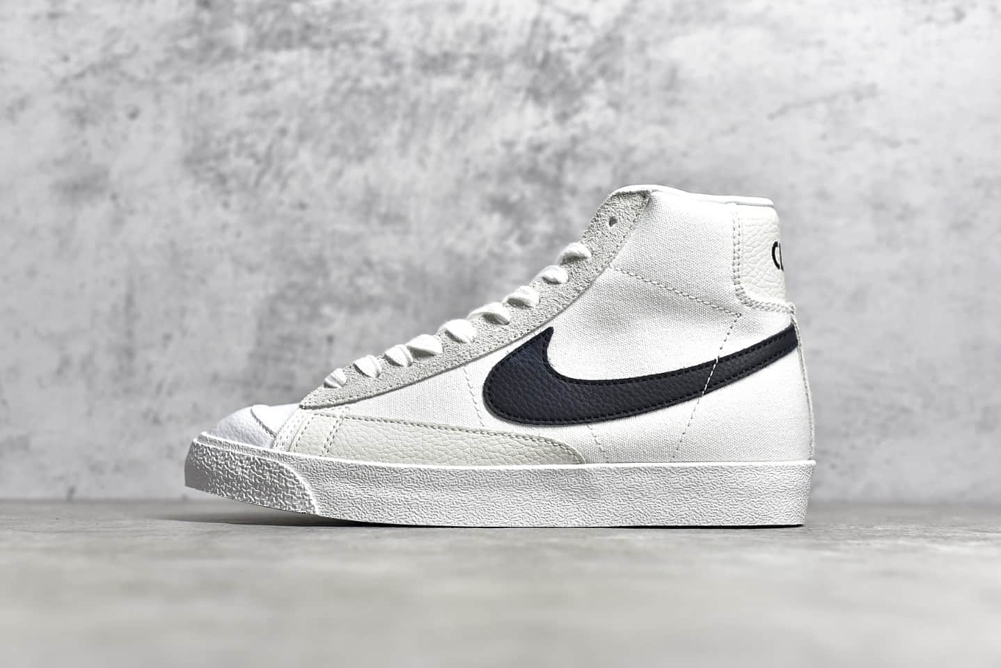 耐克开拓者倒钩高帮 NIKE ZOOM BLAZER MID CJ纯原版本耐克开拓者白色高帮板鞋 货号：白倒勾CD8233-100