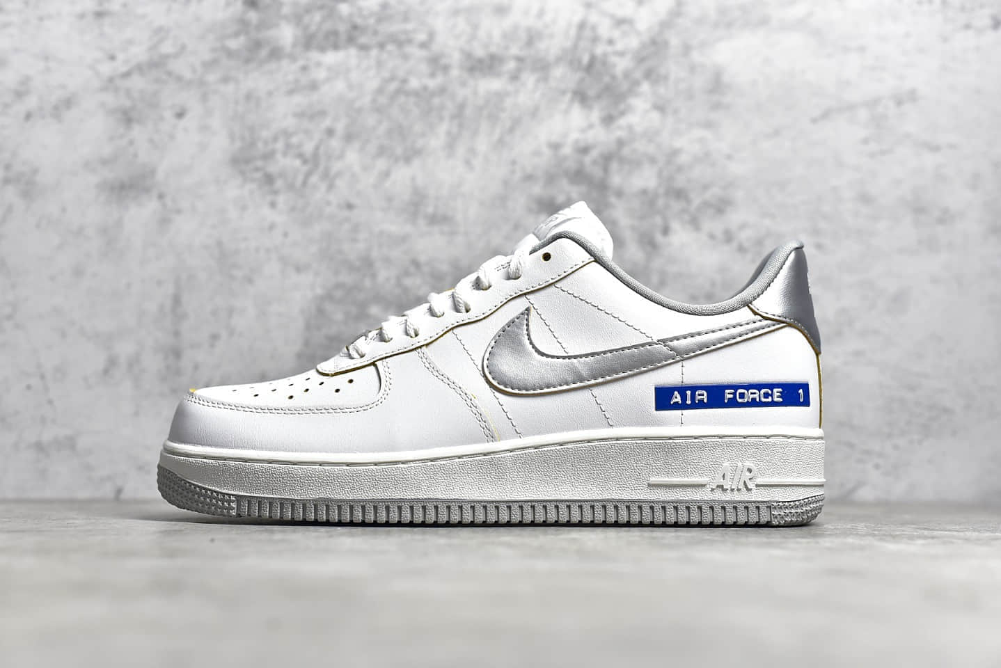 耐克空军白银低帮 NIKE Air Force 1 纯原空军一号档口渠道 空军经典低帮板鞋 货号：DC5209-100